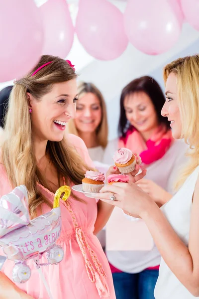 Friends on baby shower celebrating — Stockfoto
