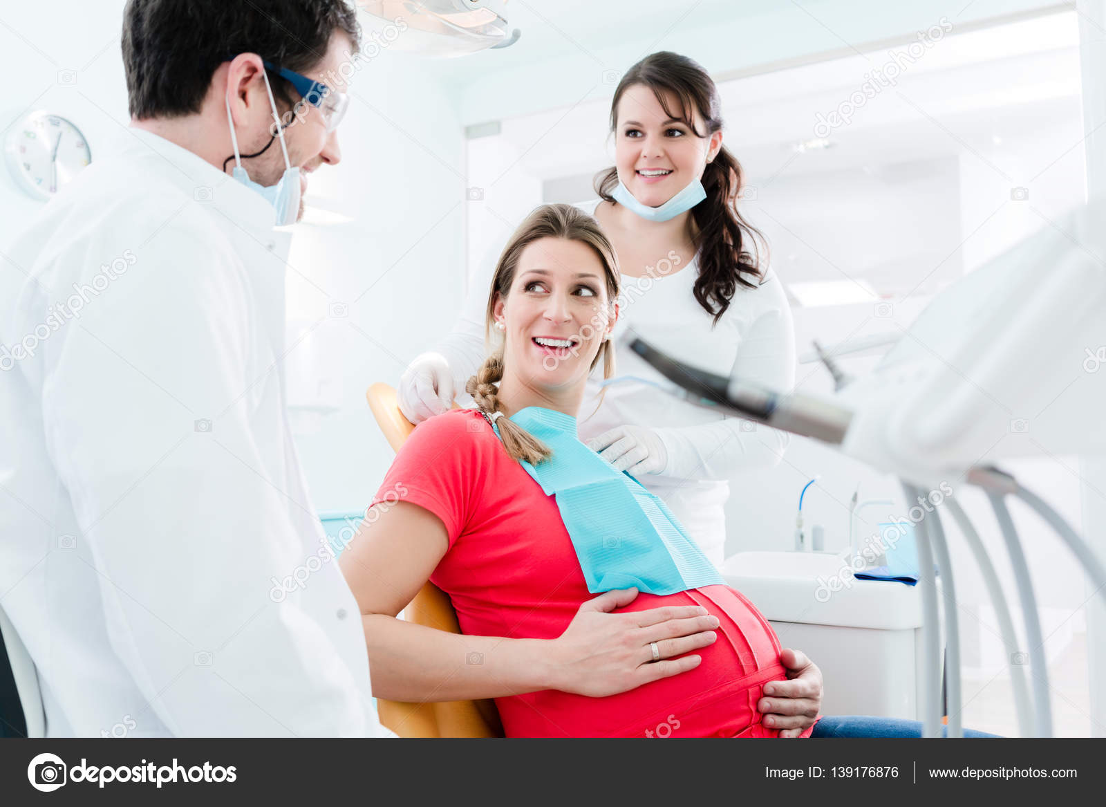 Стоматология беременных. Лечение зубов во время беременности картинки. Беременность и зубы. Беременные у стоматолога. Стоматологическая помощь беременным.