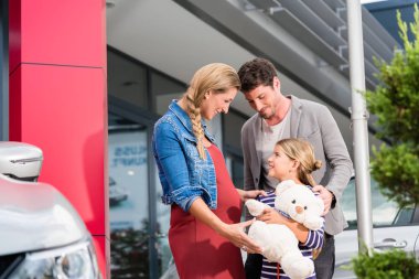 Aile kızı satın araba ile