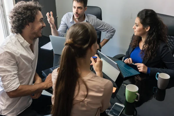 Brainstorming em agência de negócios — Fotografia de Stock