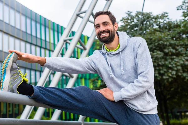 Uomo che fa sport — Foto Stock