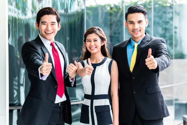 Азіатський бізнесменів, які працюють разом — стокове фото