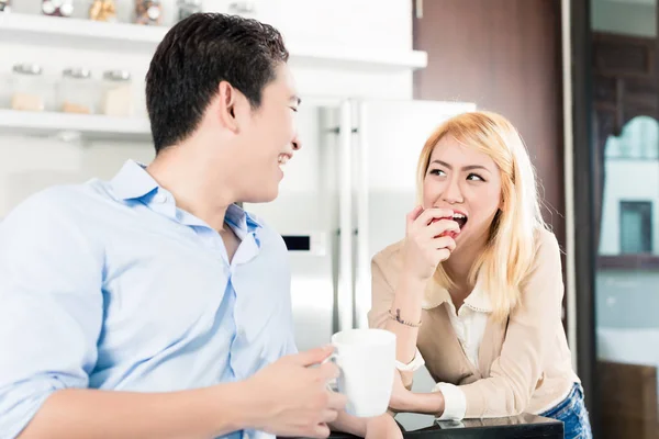 Asian couple having breakfast together — Stock Photo, Image