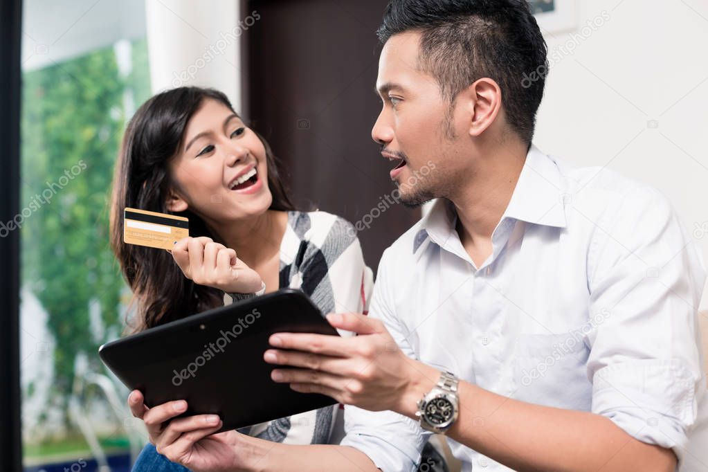 Indonesian couple shopping oline