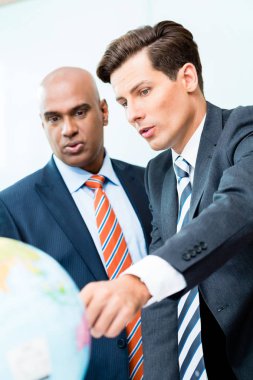 iş erkek offshore proje tartışıyor