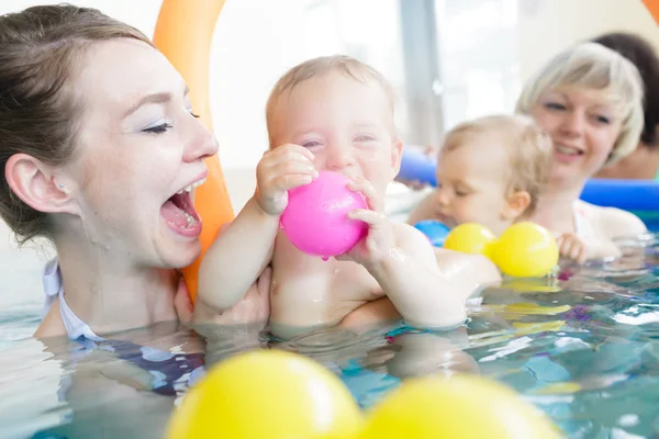 Clase de natación infantil —  Fotos de Stock