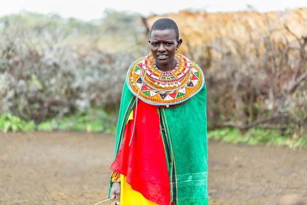 Massai donna nel suo villaggio — Foto Stock