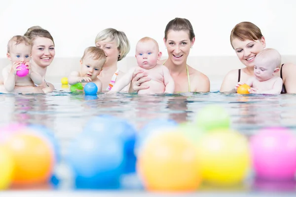Pływanie niemowląt Klasa — Zdjęcie stockowe