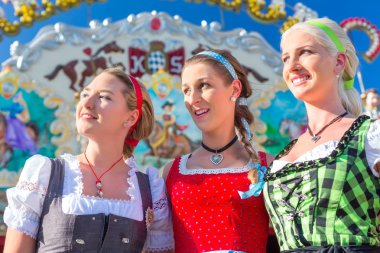 Arkadaşlar Bavyera adil having fun