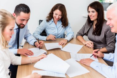 Takım toplantısı Hukuk Bürosu avukatları