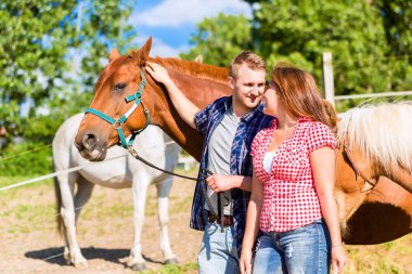 Çift sevişme horse 