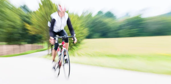 Sportler auf dem Fahrrad — Stockfoto