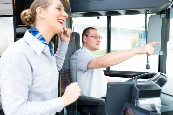 Fahrer und Fremdenführer — Stockfoto