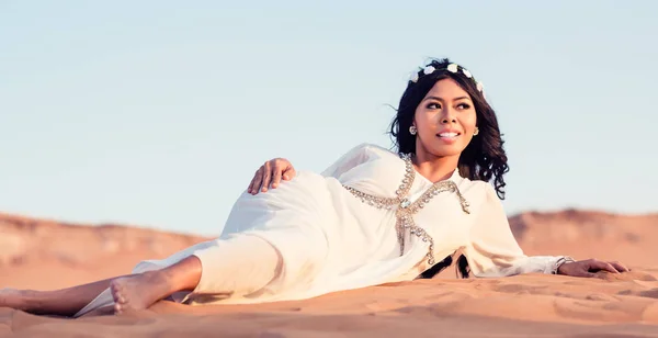 Beautiful woman in desert — Stock Photo, Image