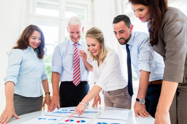 Business team in strategy meeting discussing — Stock Photo, Image
