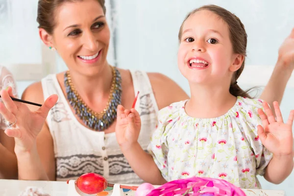 Familia para colorear Huevos de Pascua — Foto de Stock