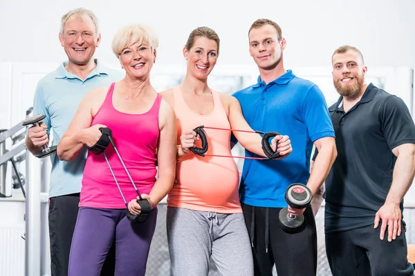 Group of people in gym — Stock Photo, Image