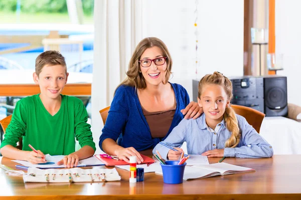 Private teacher giving lessons at home — Stock Photo, Image