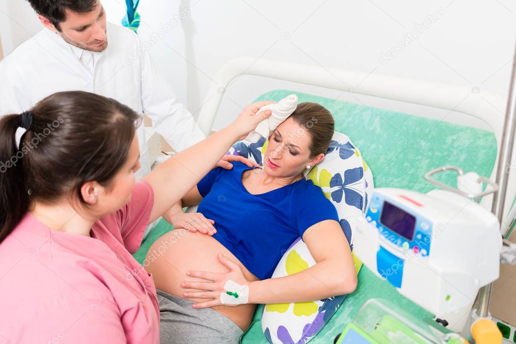 Pregnant woman in labor room 