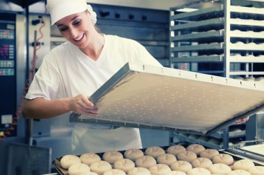 Baker kadın levha ile 