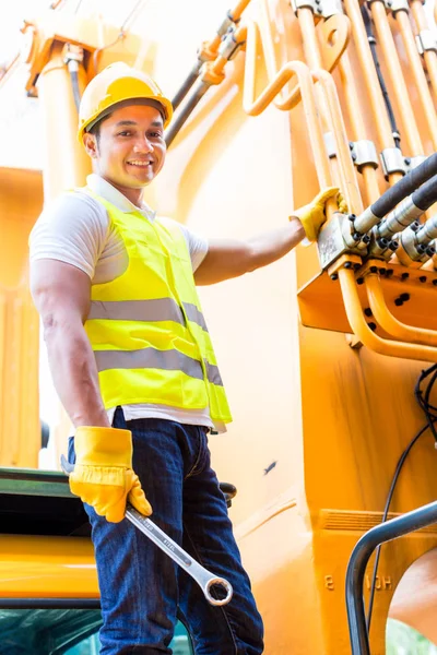 Asian construction worker — Stock Photo, Image