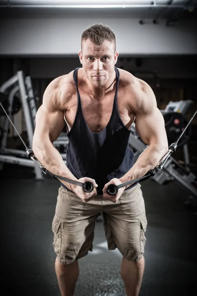 Bodybuilder doing butterfly on cable pull — Stock Photo, Image