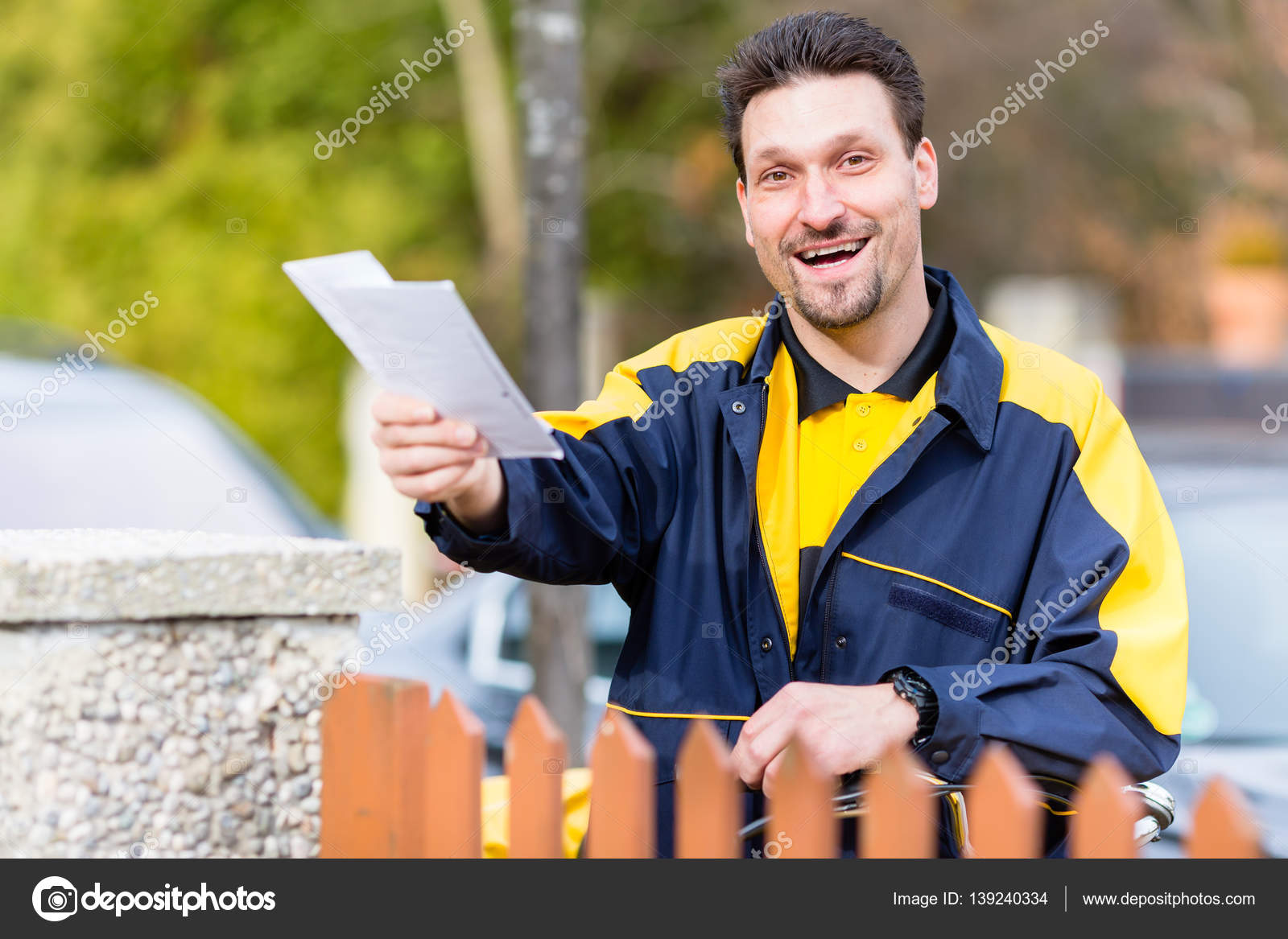 Postman delivering letters to mailbox — Stock Photo © Kzenon 139240334