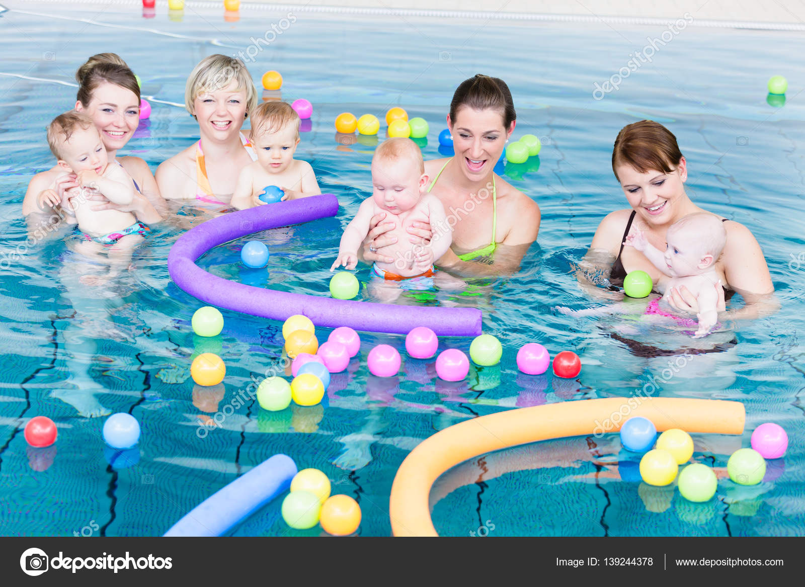 Baby zwemmen klasse ⬇ Stockfoto, rechtenvrije foto door © Kzenon 139244378