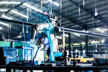 Üretim tesisi robot kaynak 
