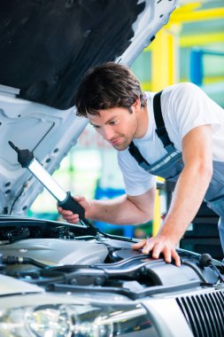 Mekanik atölye çalışma otomatik