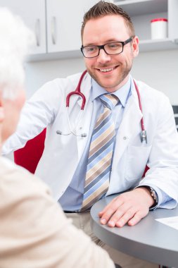 Pratikte görmek üst düzey hasta doktor