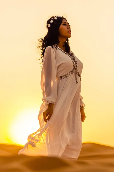 Beautiful woman in desert — Stock Photo, Image