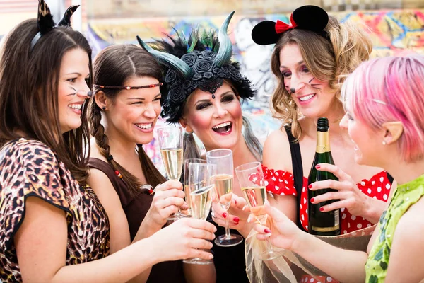 Frauen beim Faschingsumzug — Stockfoto