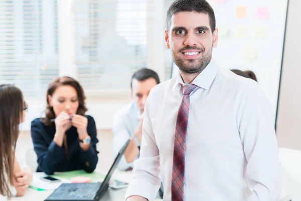 Gruppo in riunione di lavoro — Foto Stock