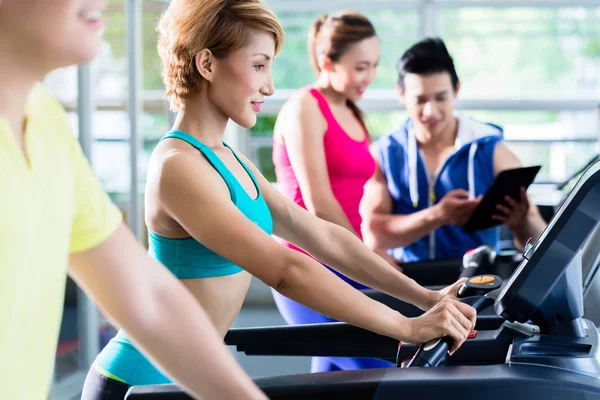 Supervision of sportive people training on treadmill — Stock Photo, Image