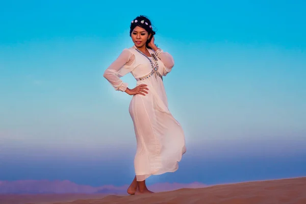 Beautiful woman in desert — Stock Photo, Image