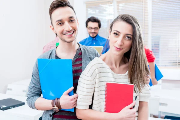 Studenten in seminarieruimte — Stockfoto