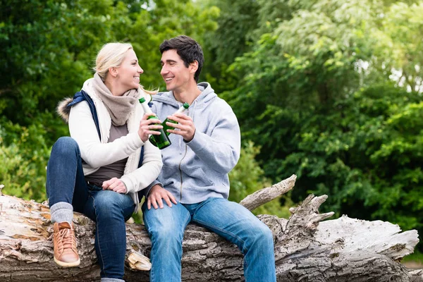 Glückliche Liebhaber im Urlaub — Stockfoto