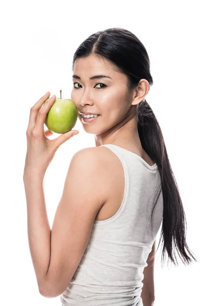 Mujer sosteniendo una manzana verde — Foto de Stock