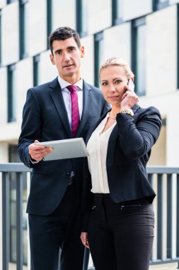 iş adamı ve çalışan kadın 