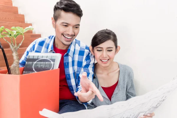 Asian couple with ground plot planning arrangement of new apartm — Stock Image Asian couple with ground plot planning arrangement of new apartm Stock Image