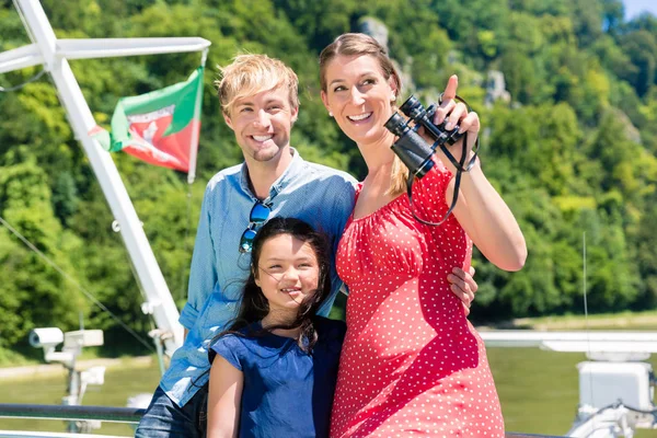 Aile Nehri cruise dürbün ile yaz aylarında