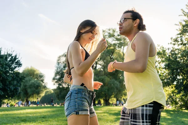 Baile pareja entrenamiento bachata —  Fotos de Stock