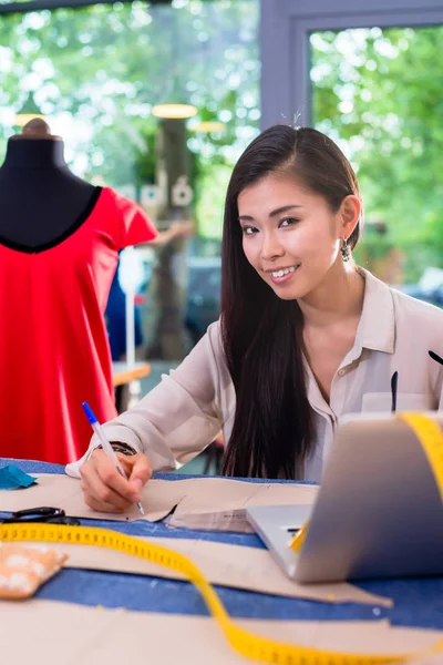 Diseñador de moda asiático — Foto de Stock