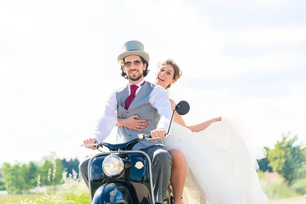 Muž a žena na svatební den — Stock fotografie