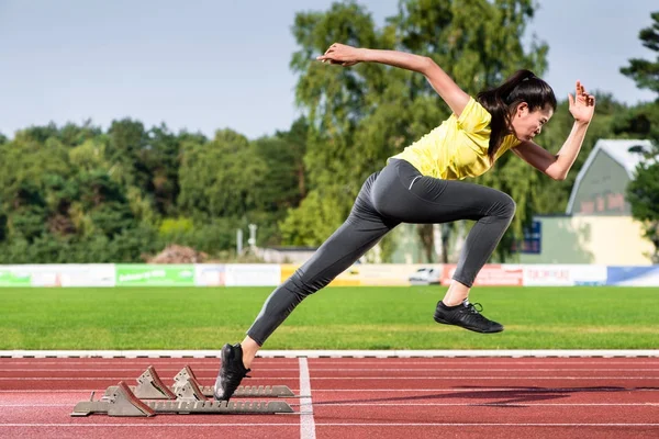 Female sprinter running — Stock Photo, Image