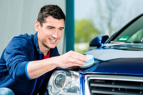 Young Man Using Absorbent Soft Towel Drying Polishing Surface Clean — Stock Photo, Image