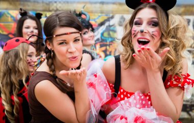 Kızlar Alman Faşing karnaval kutluyor Rose Pazartesi