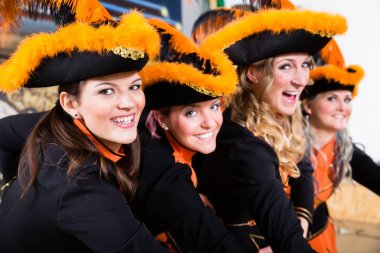 Karnaval Faşing Rose Monda üzerinde dans Alman folklor grubu
