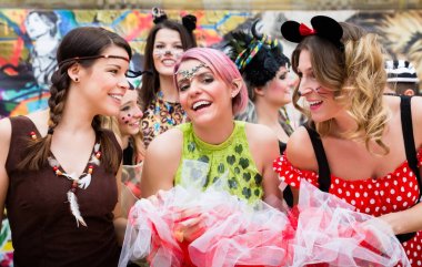 Kadın seksi kostümleri karnaval parti grubu
